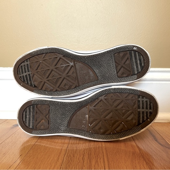 Classic Lace-Up Chuck Taylor All Star Canvas High Tops in White, Men 5, Women 7 - Picture 9 of 11